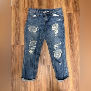 Dex Boyfriend Jeans Capris in Distressed Denim